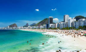 Apartamento TOP em Copacabana na quadra da praia! Sol, praia e muito conforto!